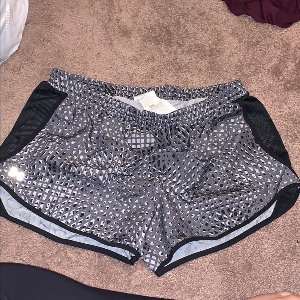 UNDER ARMOUR RUNNING SHORTS